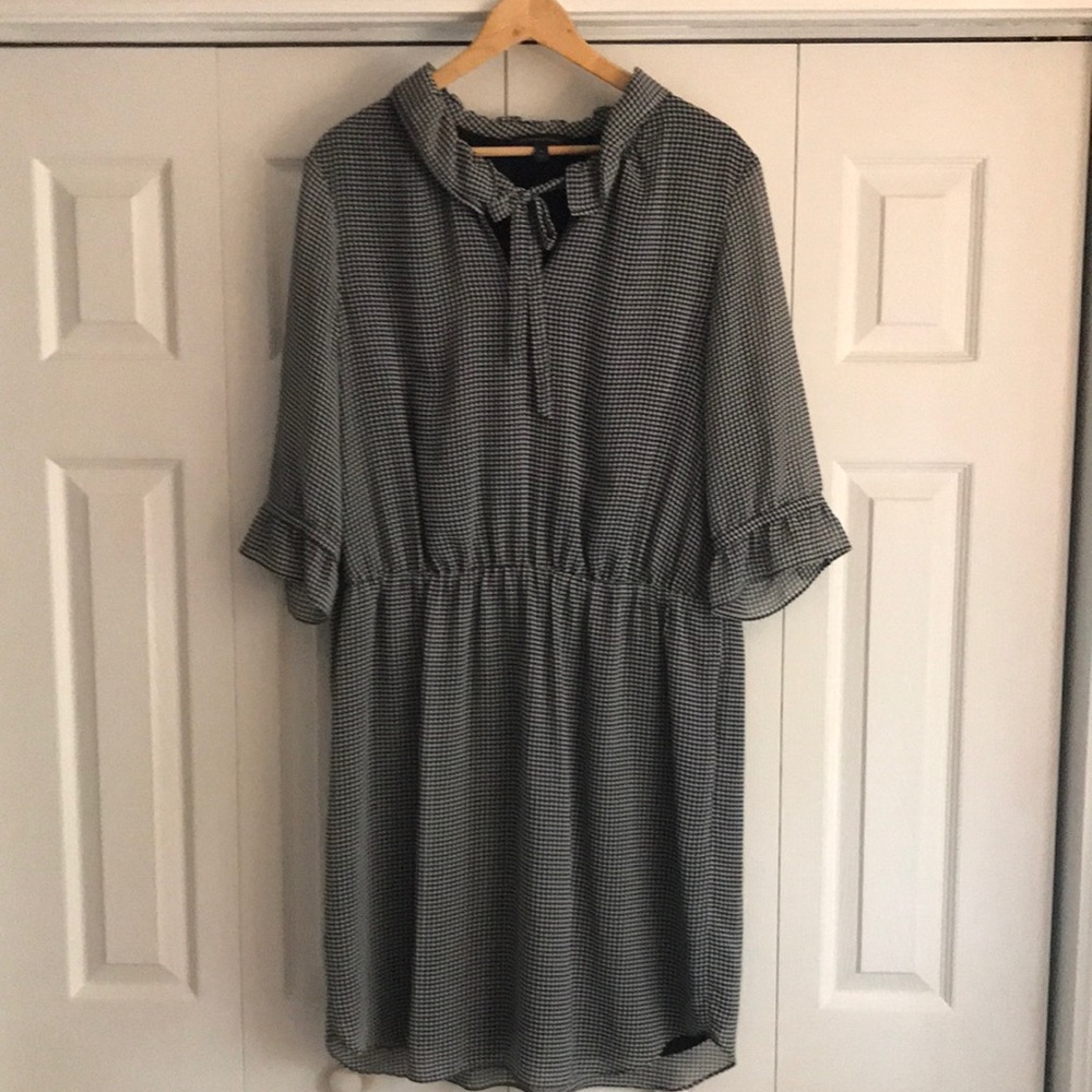Slight bell sleeve dress
